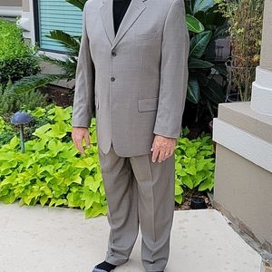 Men's slightly olive 100%wool. 44R